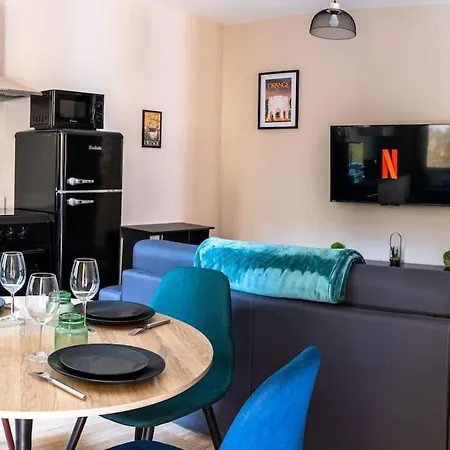 Joli Deux Pieces Climatise A 300m Du Theatre Antique Apartment
